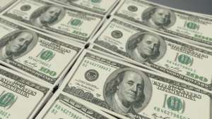 Dólar atinge R$ 4 com percepção de melhora na economia dos EUA